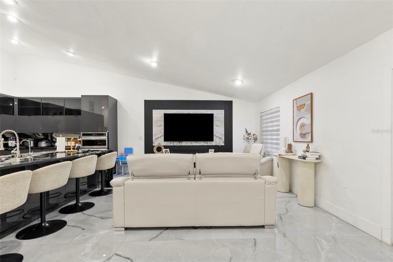 8019 N GOMEZ AVE, TAMPA, FL, 33614