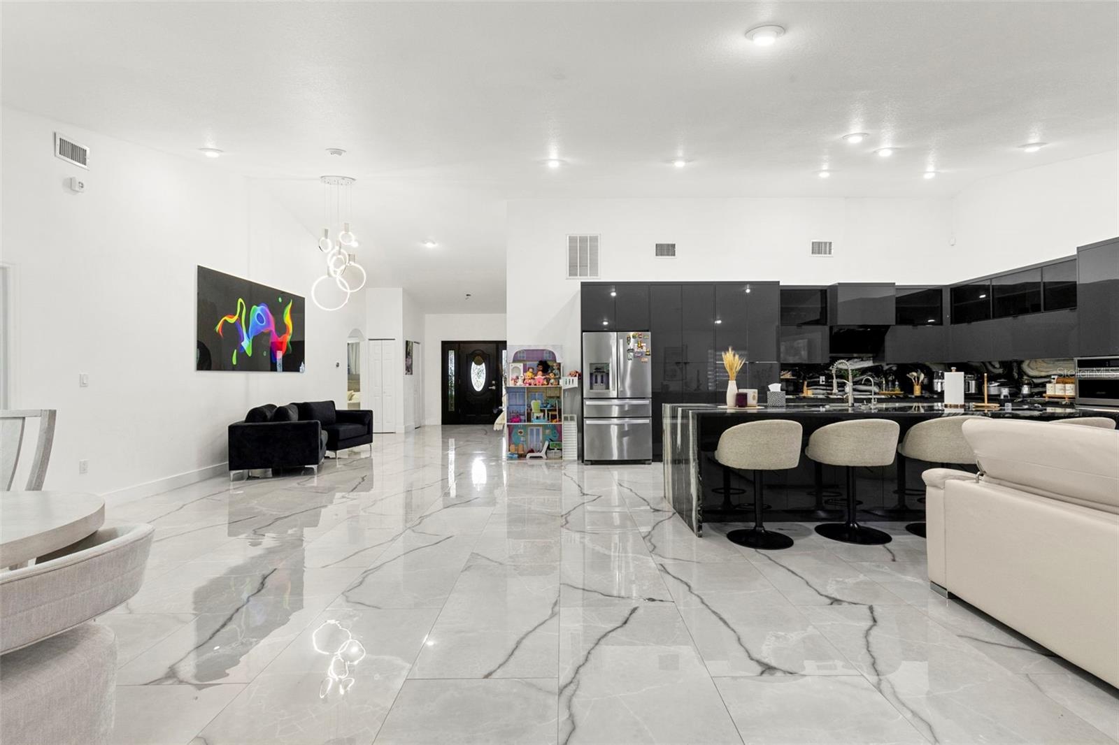 8019 N GOMEZ AVE, TAMPA, FL, 33614