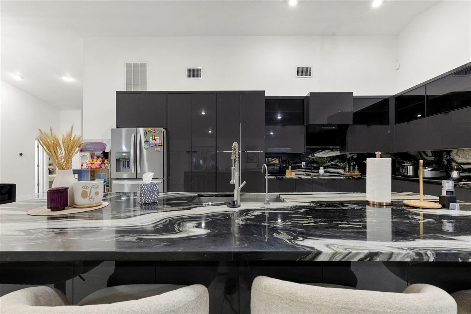 8019 N GOMEZ AVE, TAMPA, FL, 33614