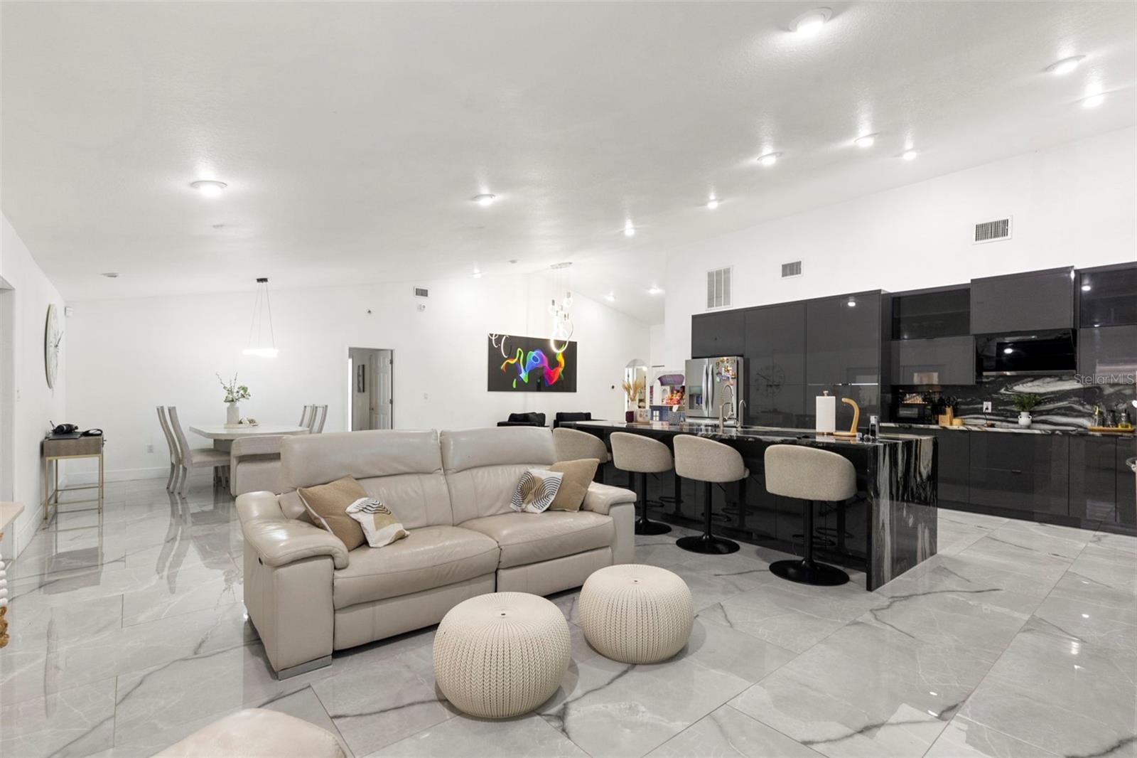 8019 N GOMEZ AVE, TAMPA, FL, 33614