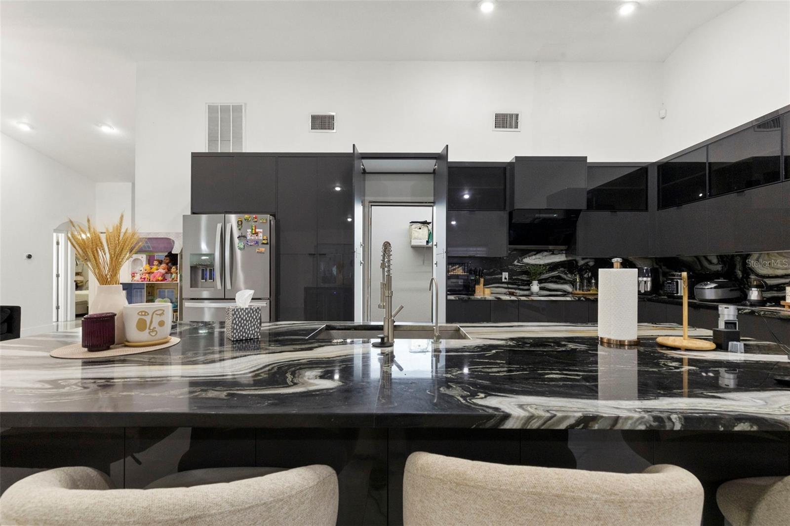 8019 N GOMEZ AVE, TAMPA, FL, 33614