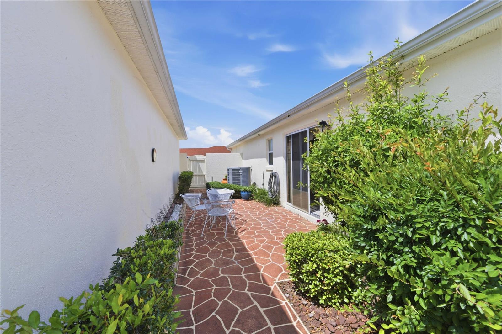 511 ALAMEDA AVE, LADY LAKE, FL, 32159