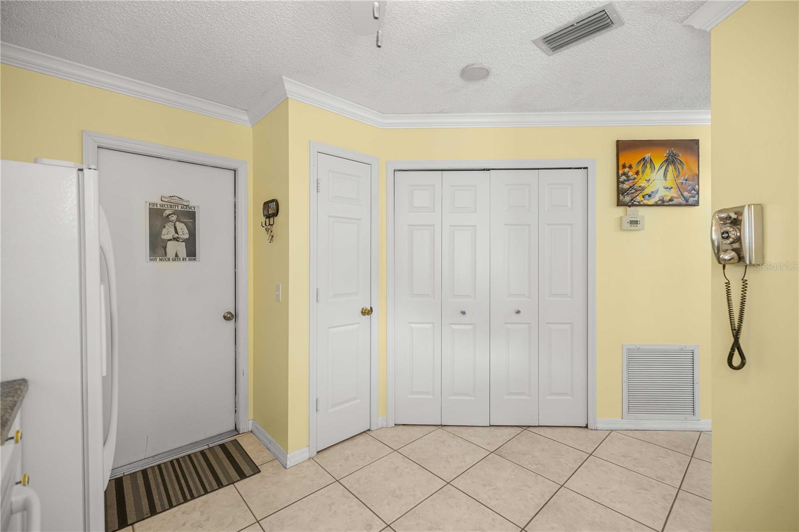 511 ALAMEDA AVE, LADY LAKE, FL, 32159