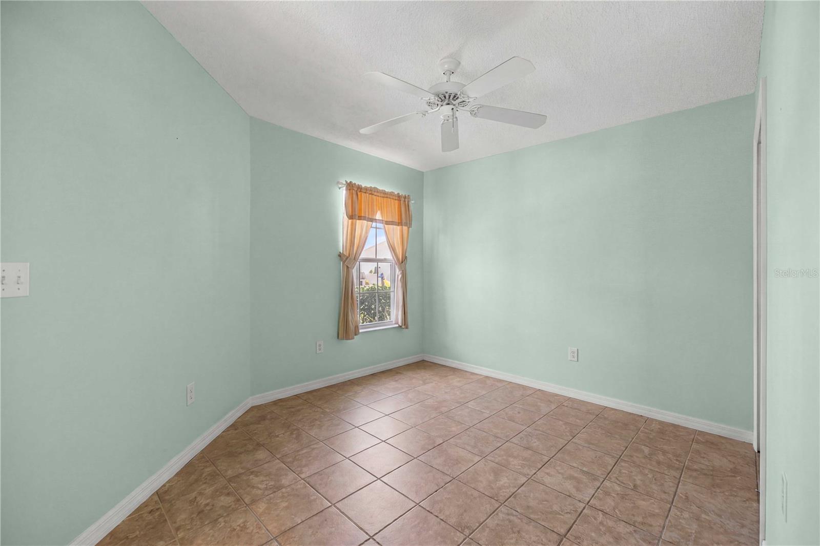 511 ALAMEDA AVE, LADY LAKE, FL, 32159