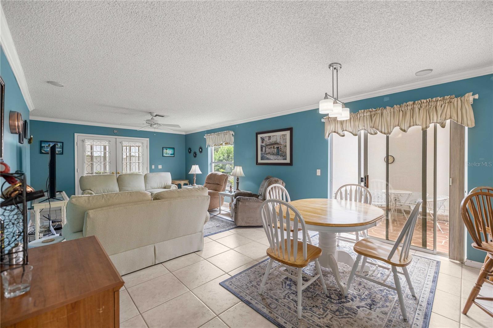 511 ALAMEDA AVE, LADY LAKE, FL, 32159