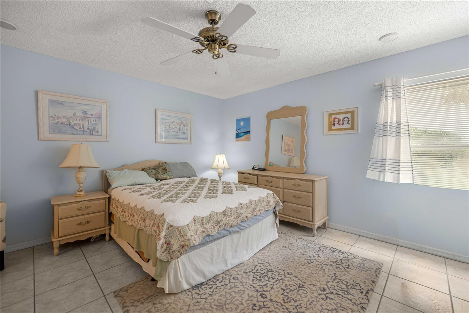 511 ALAMEDA AVE, LADY LAKE, FL, 32159