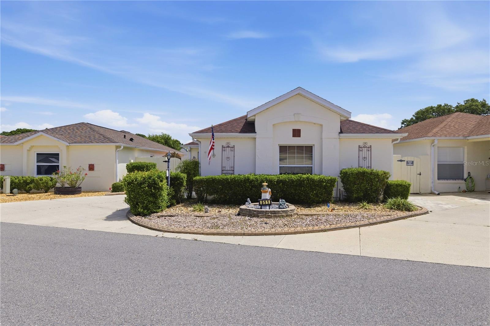 511 ALAMEDA AVE, LADY LAKE, FL, 32159