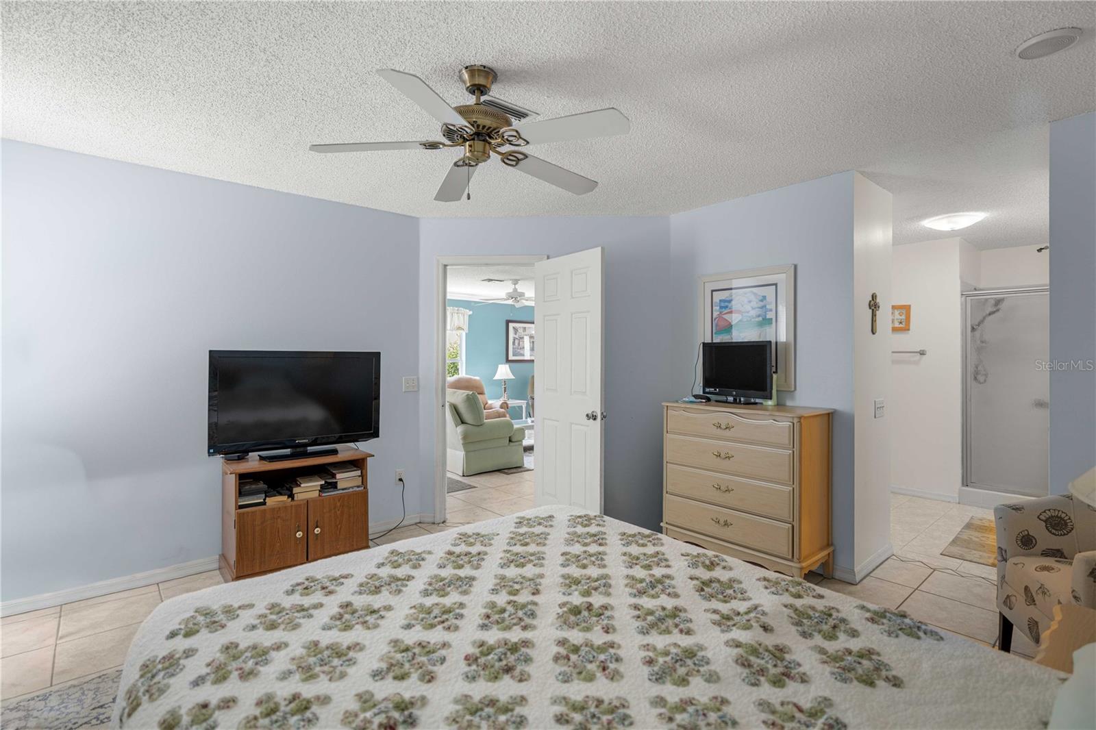 511 ALAMEDA AVE, LADY LAKE, FL, 32159