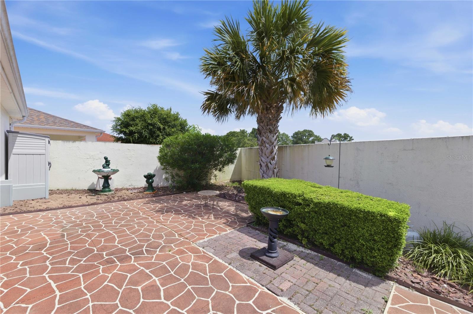 511 ALAMEDA AVE, LADY LAKE, FL, 32159