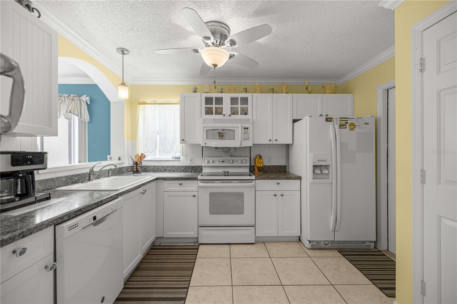 511 ALAMEDA AVE, LADY LAKE, FL, 32159