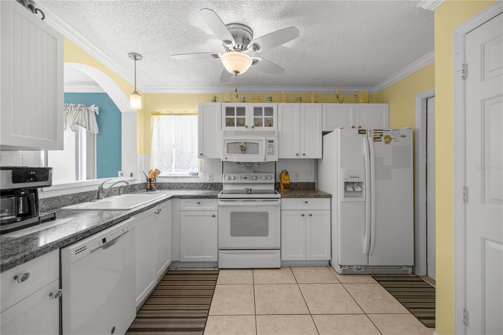 511 ALAMEDA AVE, LADY LAKE, FL, 32159