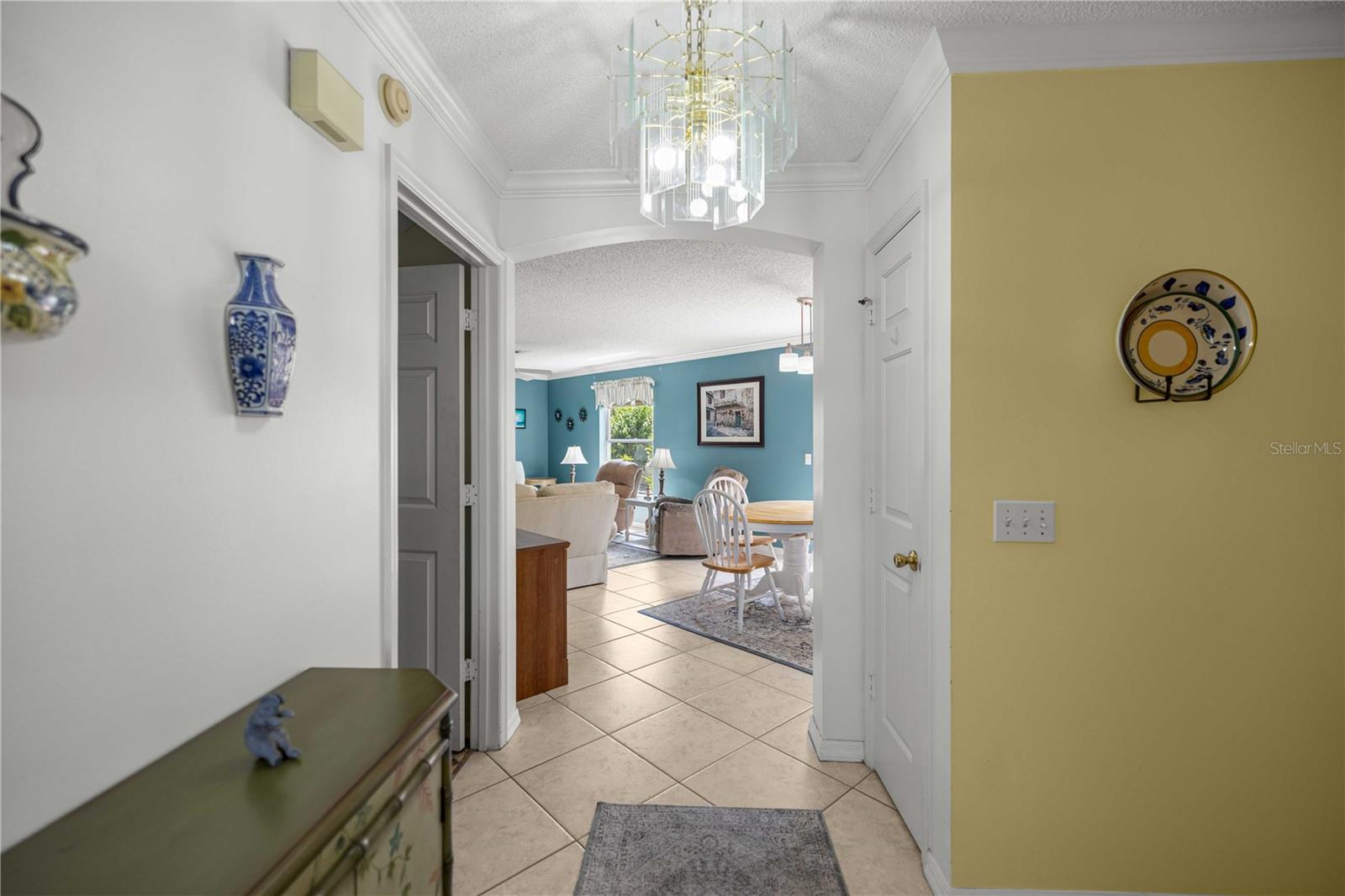 511 ALAMEDA AVE, LADY LAKE, FL, 32159