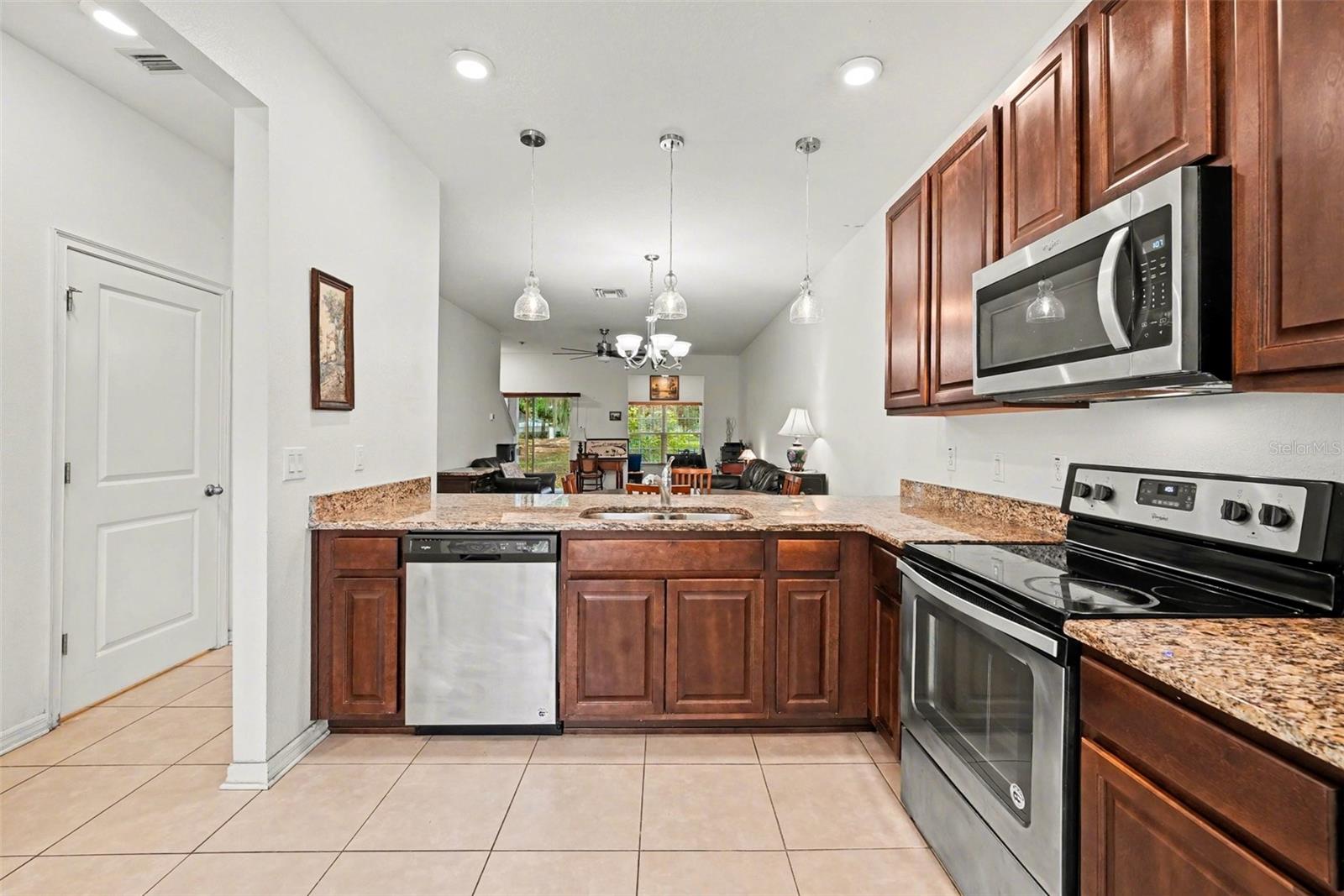 1112 HILLHURST DR, WESLEY CHAPEL, FL, 33543