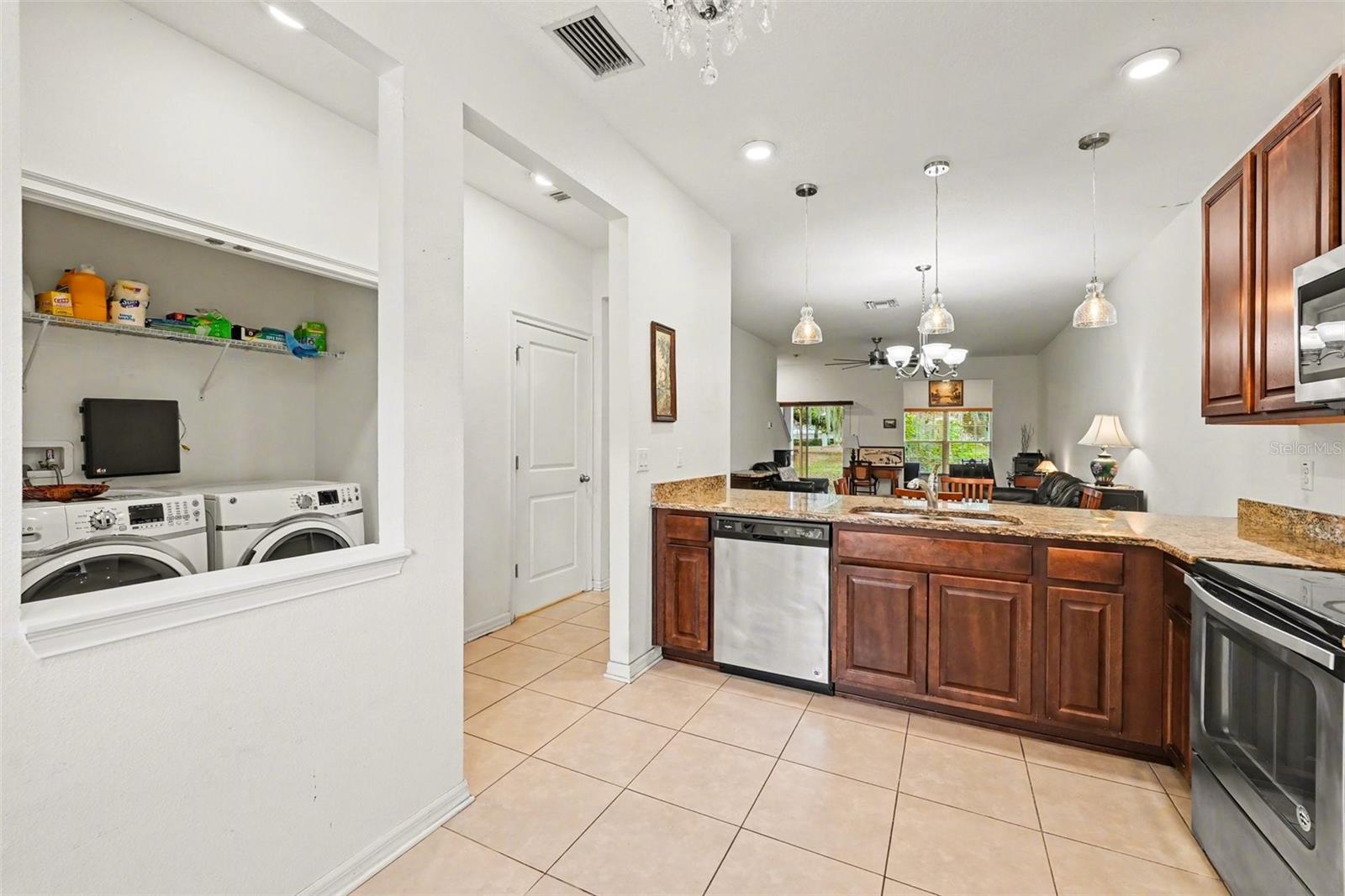 1112 HILLHURST DR, WESLEY CHAPEL, FL, 33543