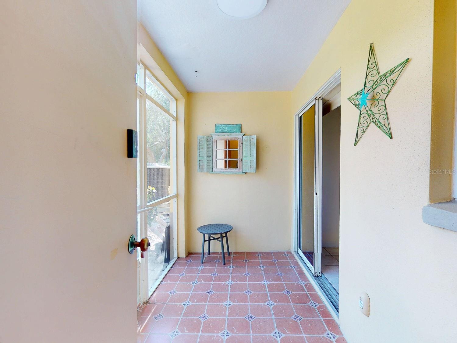 176 COQUINA BAY DR DR, ST PETERSBURG, FL, 33705