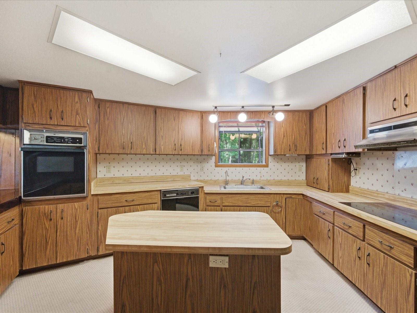 8979 W WHITE DOGWOOD DR, HOMOSASSA, FL, 34448