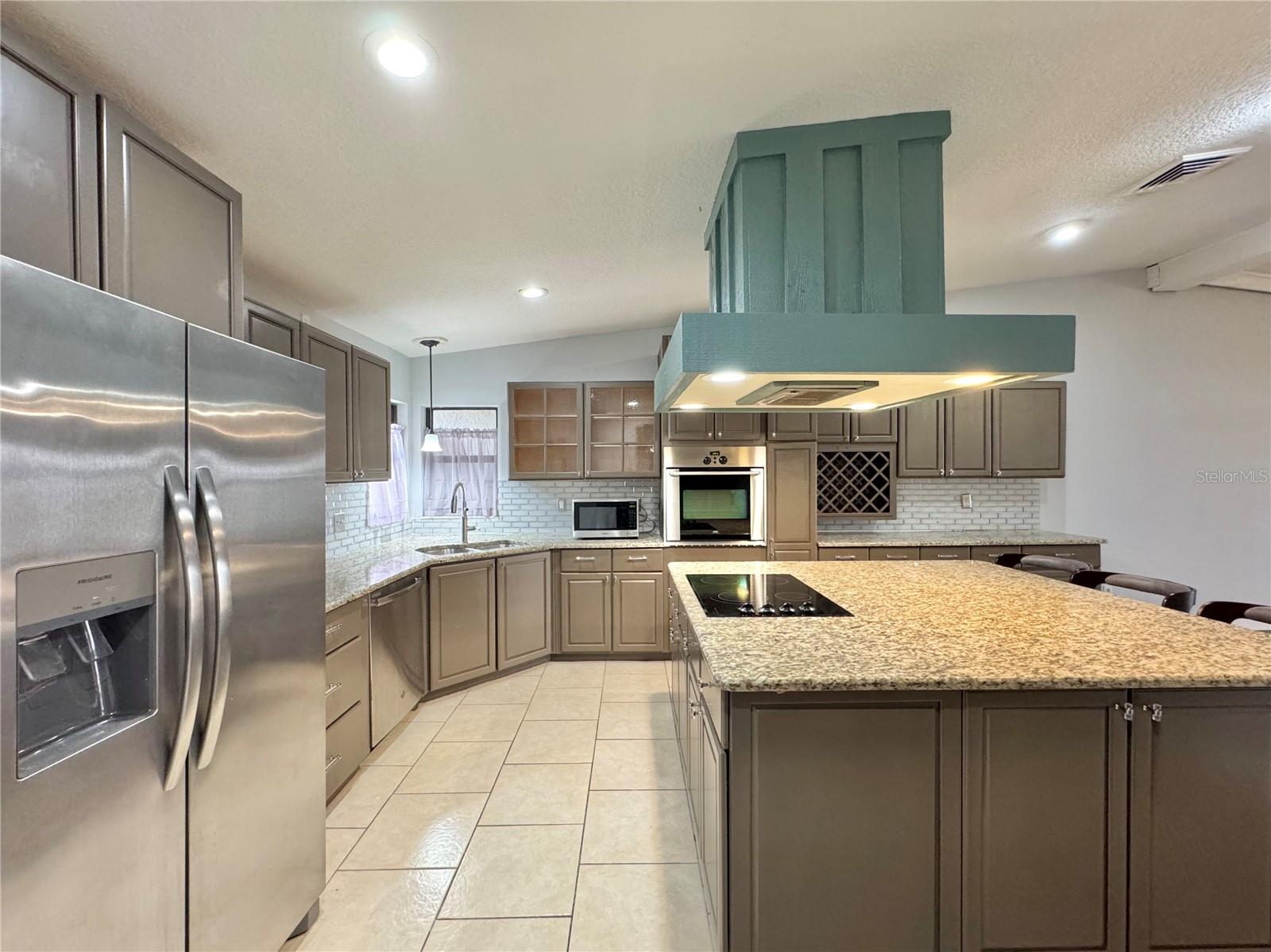 2410 HARTRIDGE POINT DR W, WINTER HAVEN, FL, 33881