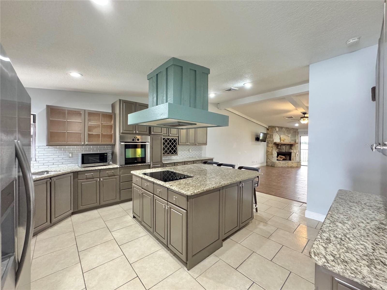 2410 HARTRIDGE POINT DR W, WINTER HAVEN, FL, 33881