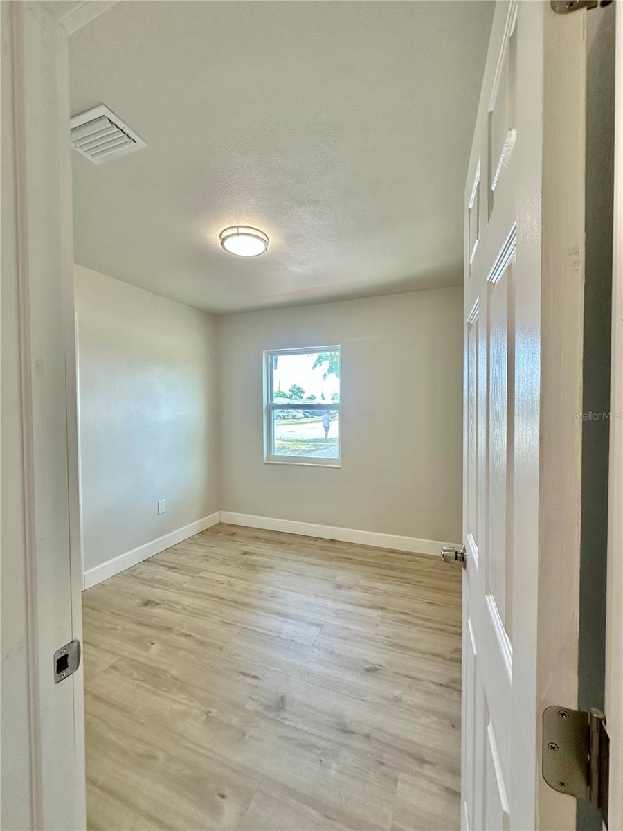 400 DALTON BLVD, PORT CHARLOTTE, FL, 33952