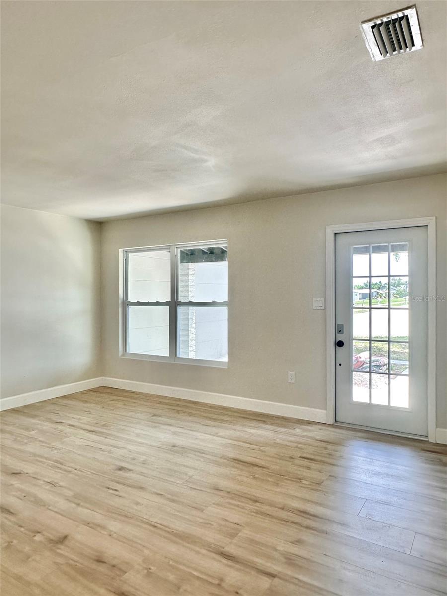 400 DALTON BLVD, PORT CHARLOTTE, FL, 33952