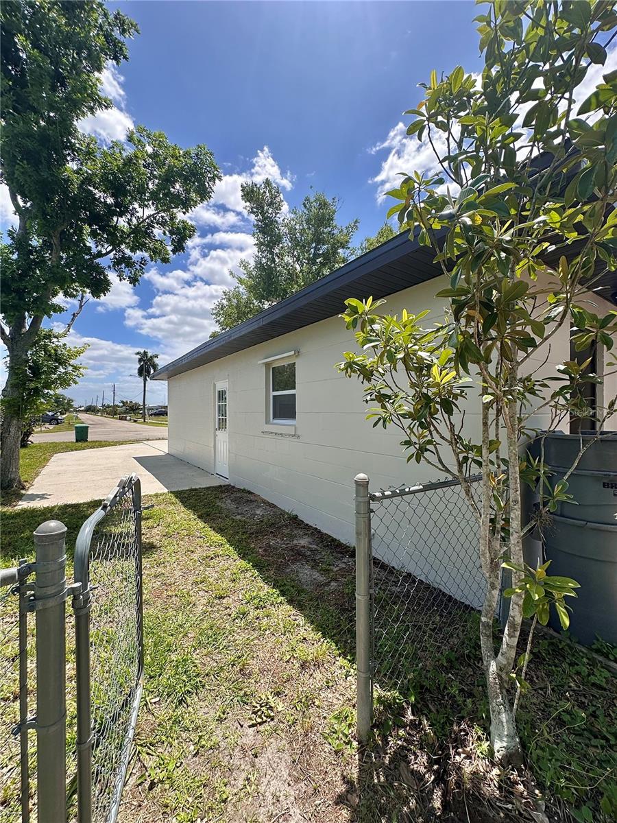 400 DALTON BLVD, PORT CHARLOTTE, FL, 33952