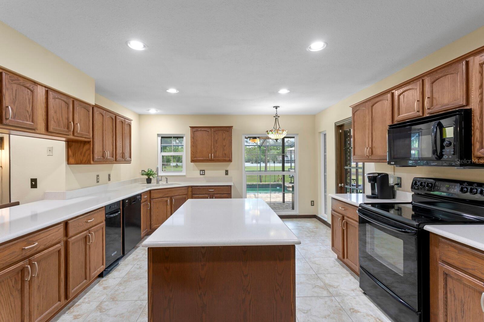 16701 E COURSE DR, TAMPA, FL, 33624