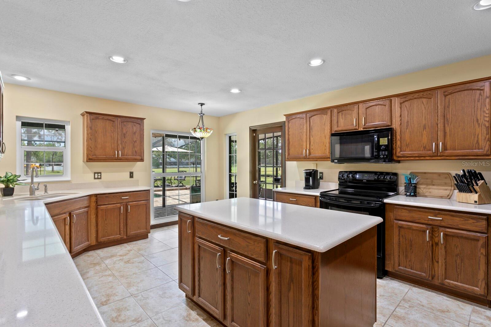 16701 E COURSE DR, TAMPA, FL, 33624