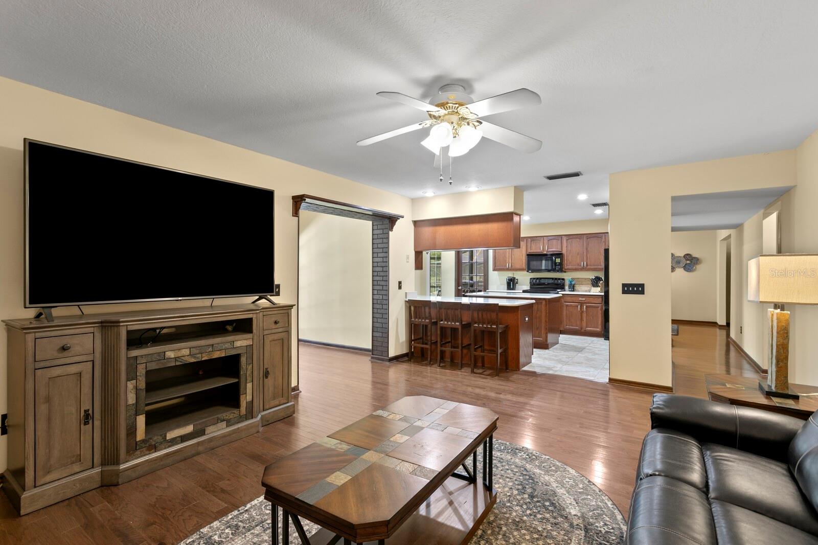 16701 E COURSE DR, TAMPA, FL, 33624