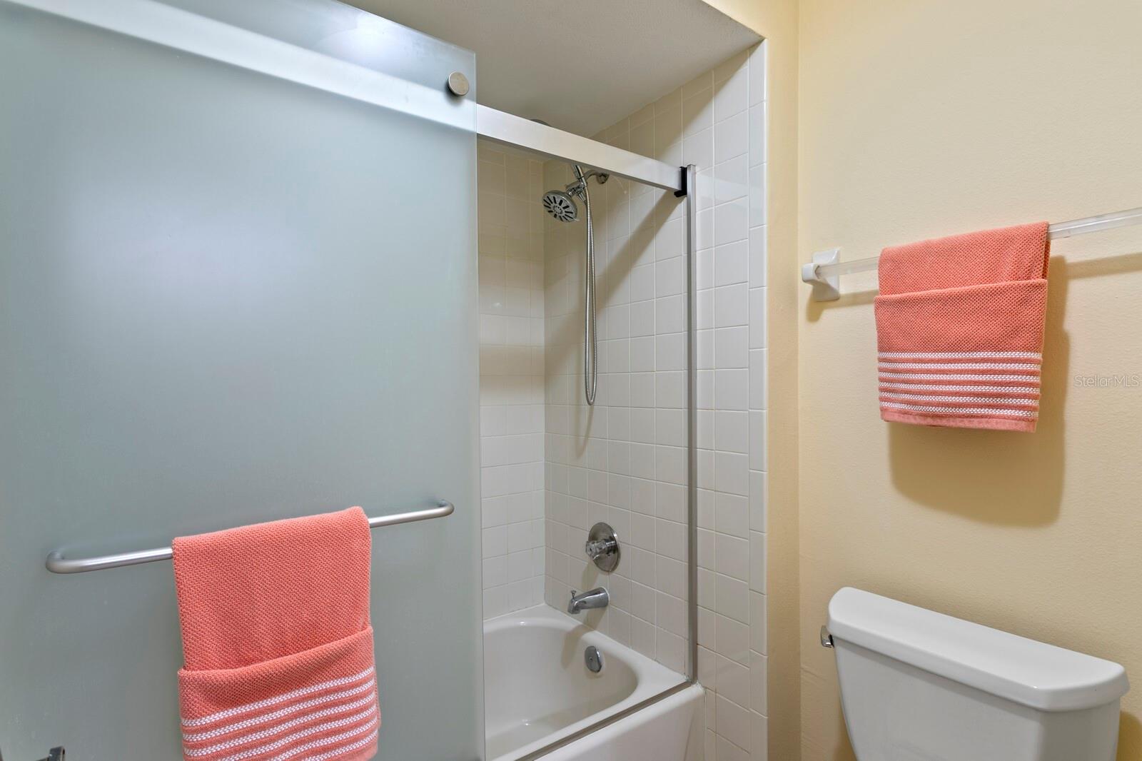 16701 E COURSE DR, TAMPA, FL, 33624