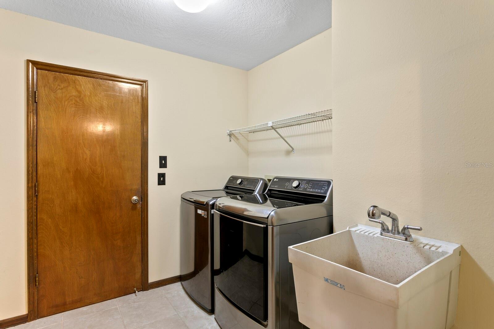 16701 E COURSE DR, TAMPA, FL, 33624