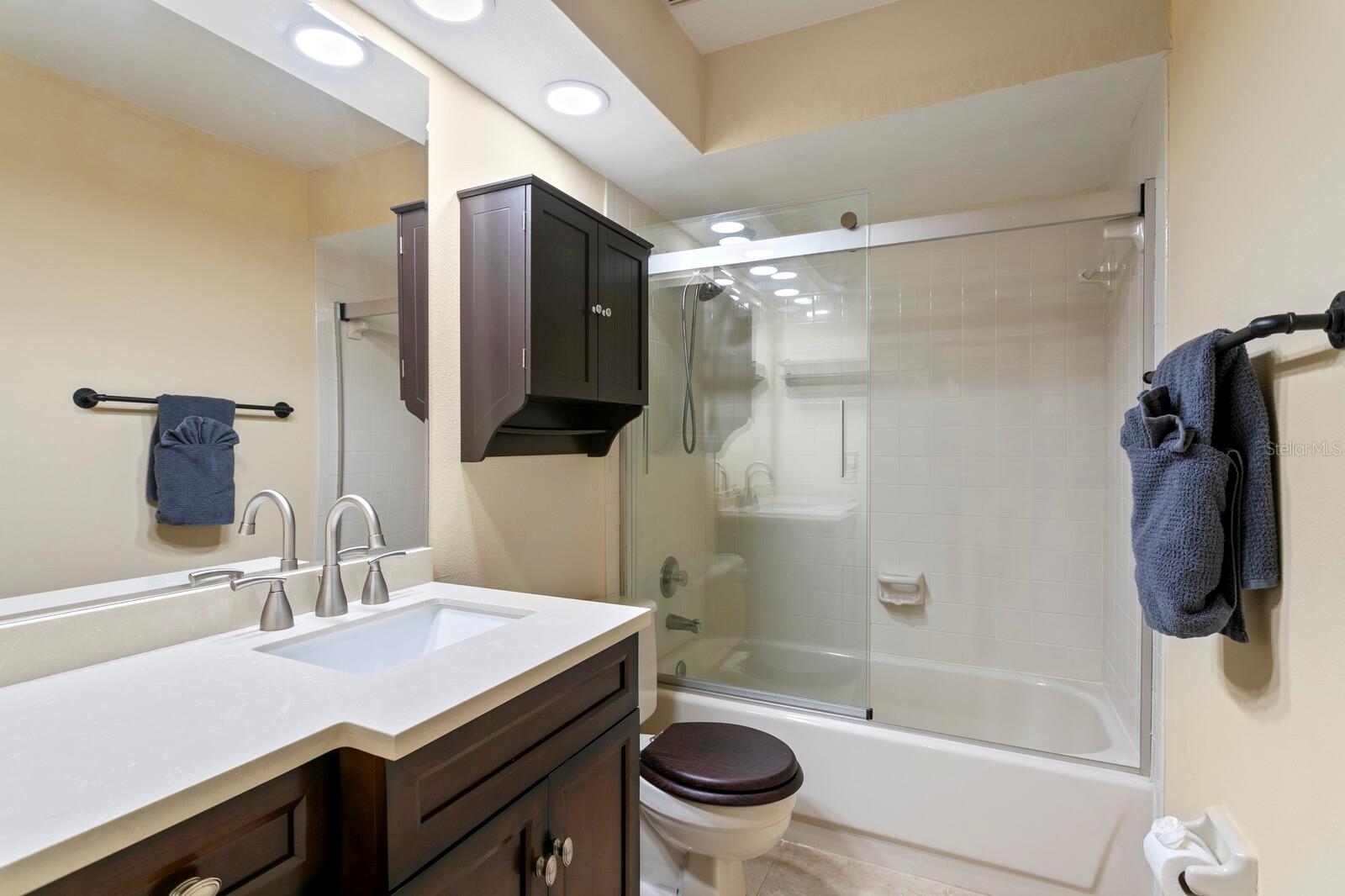 16701 E COURSE DR, TAMPA, FL, 33624