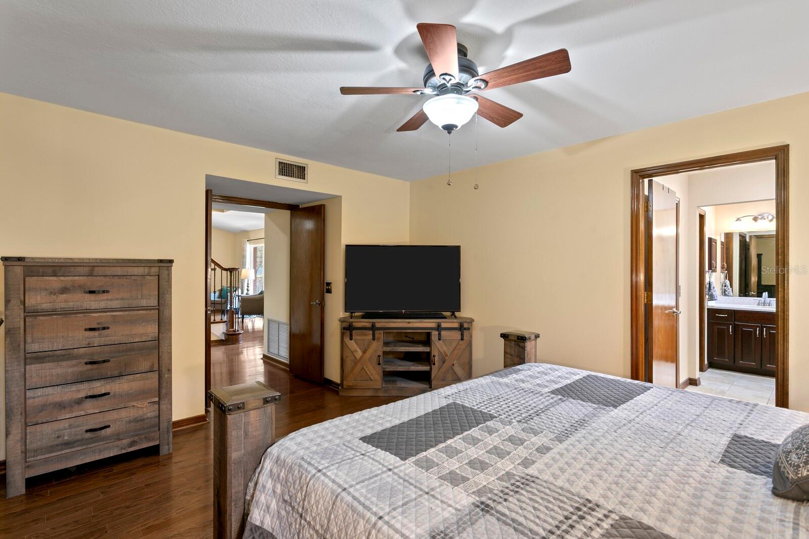 16701 E COURSE DR, TAMPA, FL, 33624