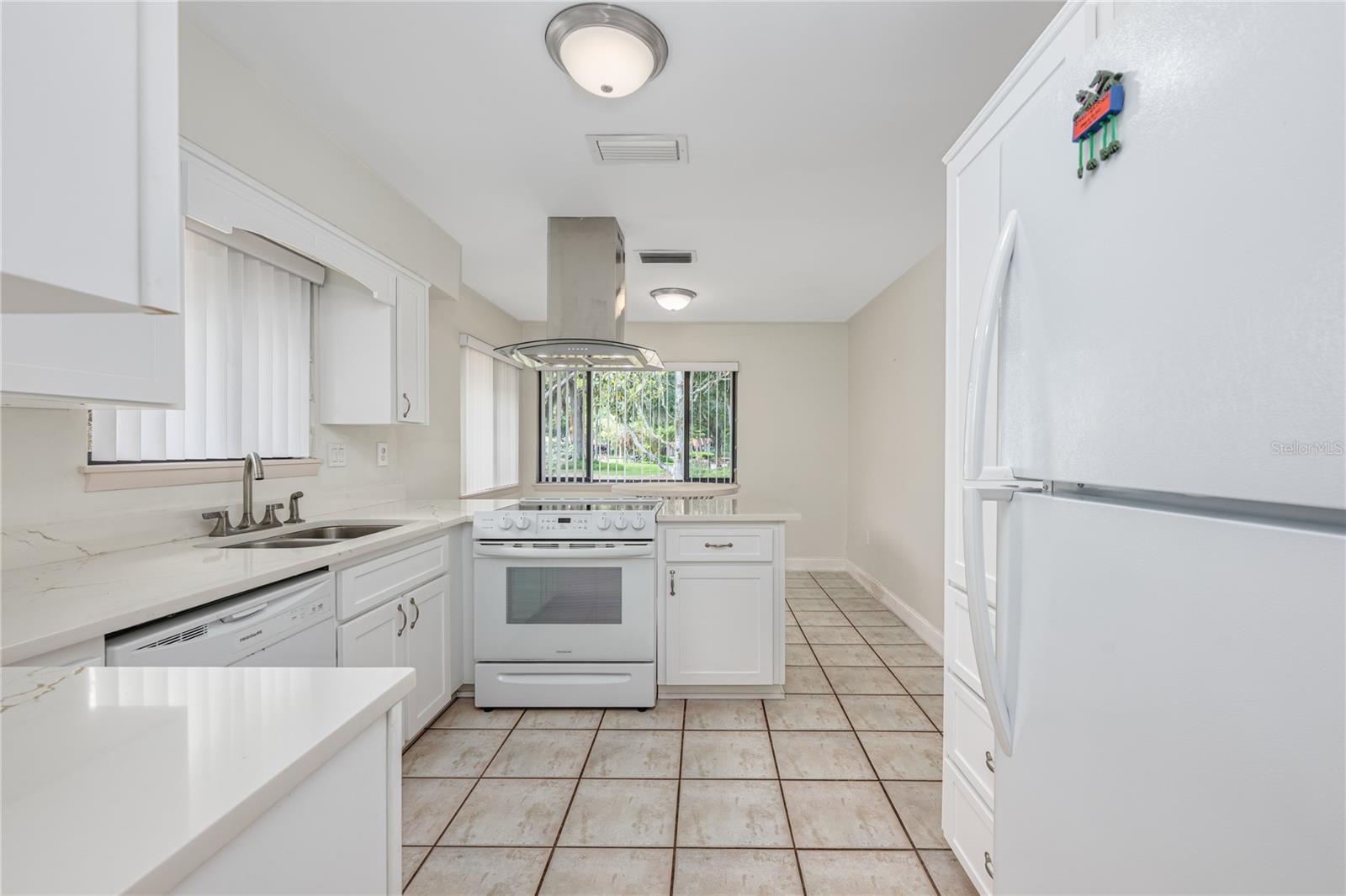 109 WATERWOOD DR, YALAHA, FL, 34797