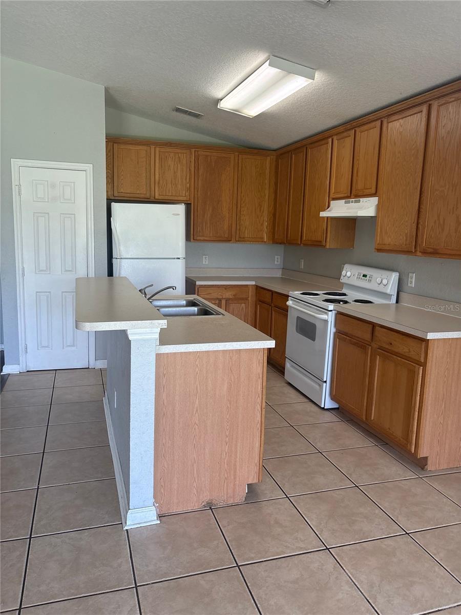 2253 MEADOW OAK CIR, KISSIMMEE, FL, 34746