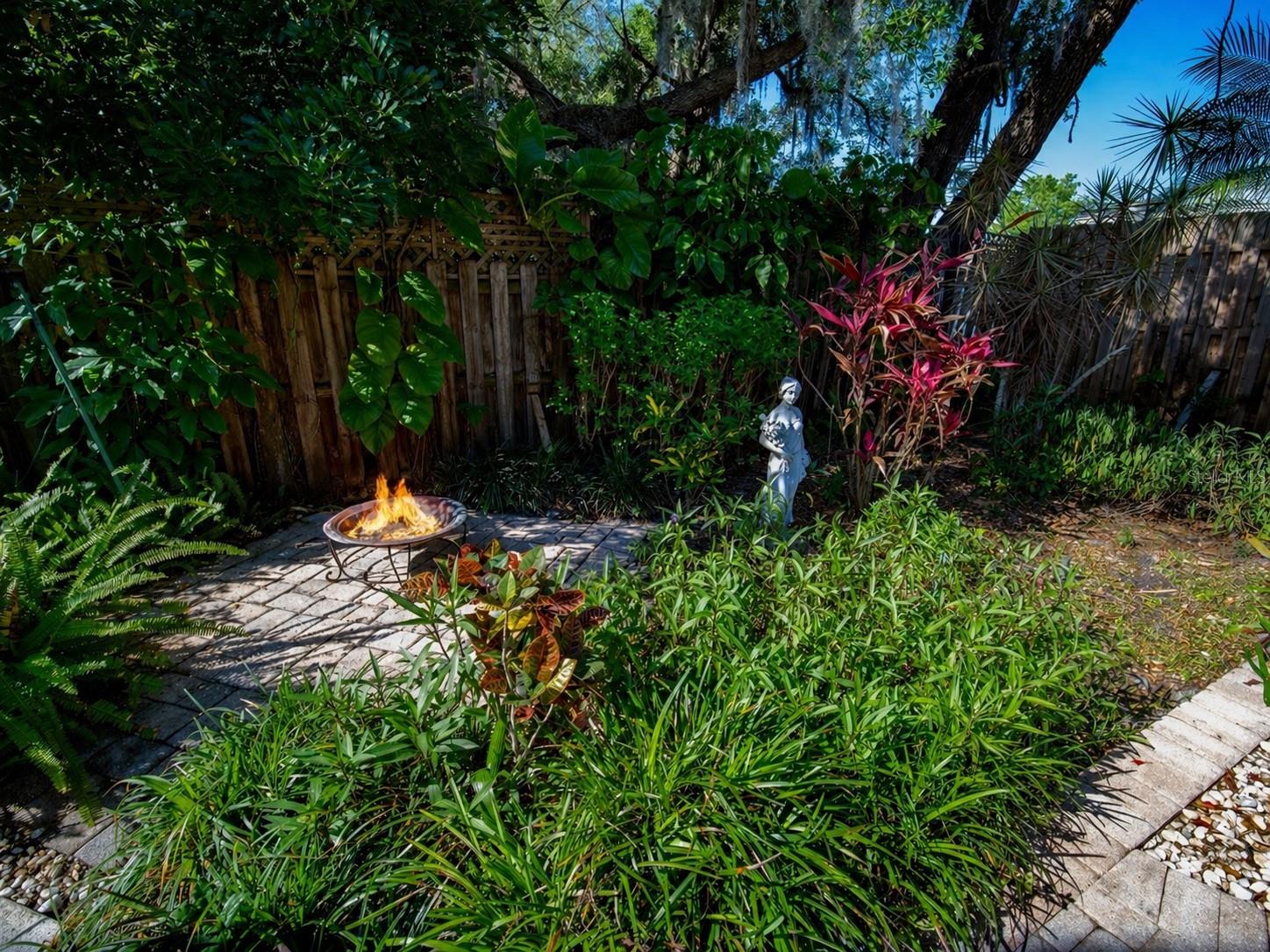 2120 ROBINSON AVE, SARASOTA, FL, 34232