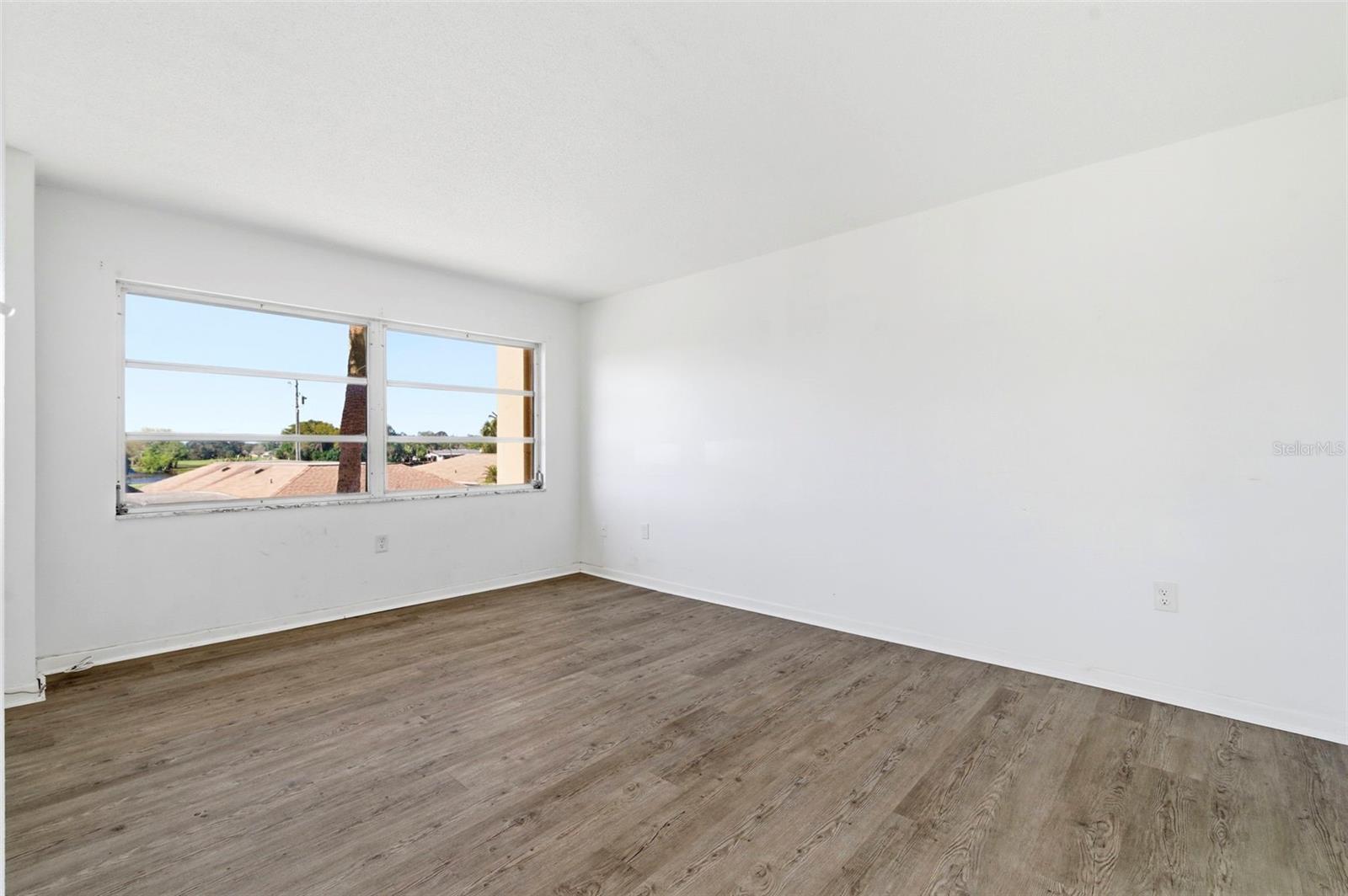 8950 PARK BLVD #201, SEMINOLE, FL, 33777