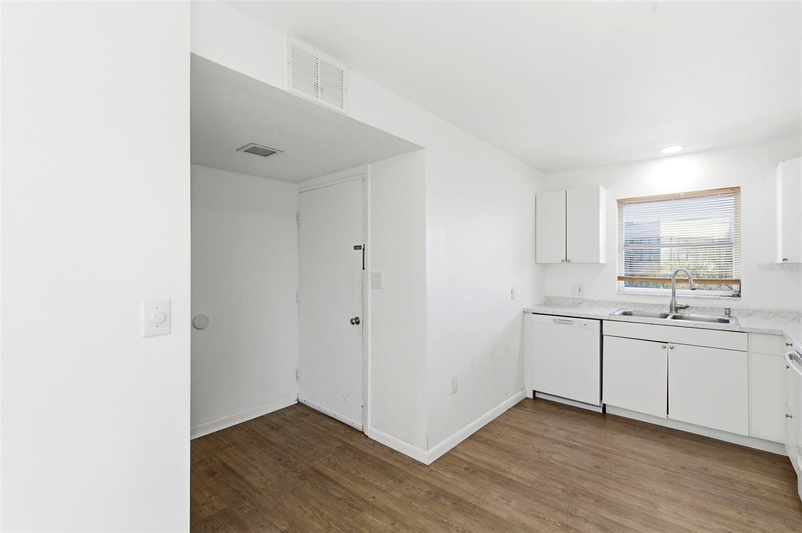 8950 PARK BLVD #201, SEMINOLE, FL, 33777