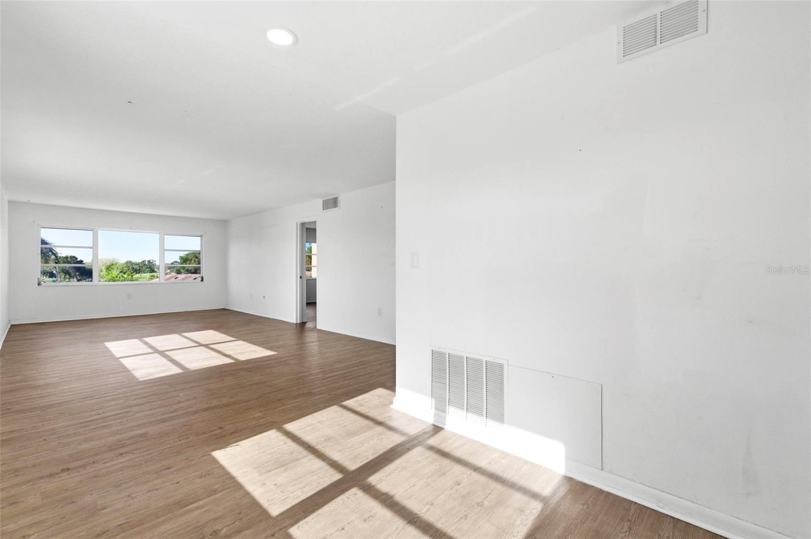 8950 PARK BLVD #201, SEMINOLE, FL, 33777