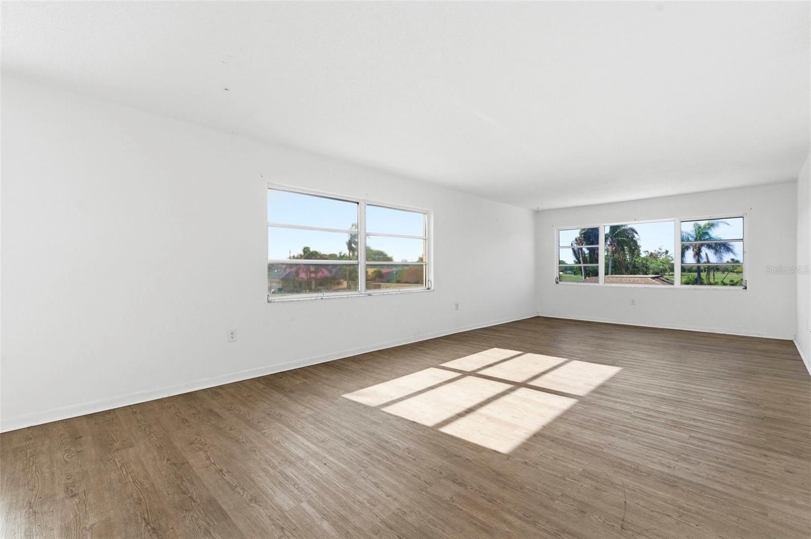 8950 PARK BLVD #201, SEMINOLE, FL, 33777