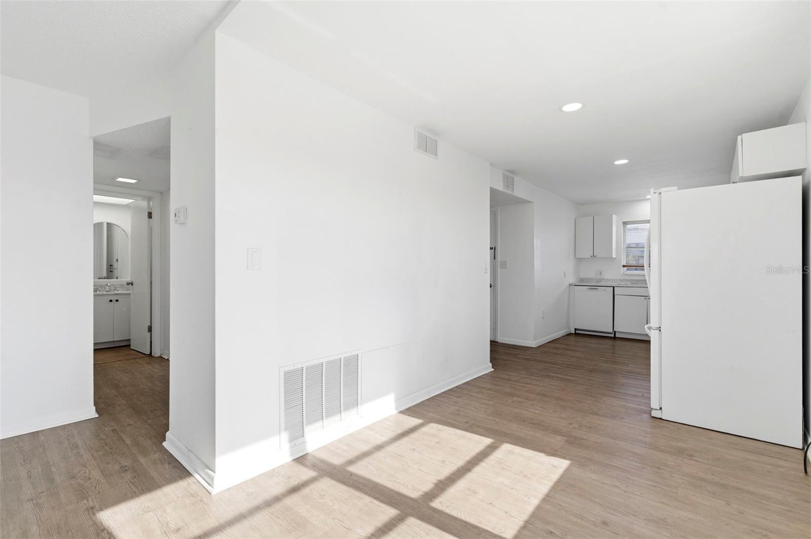 8950 PARK BLVD #201, SEMINOLE, FL, 33777