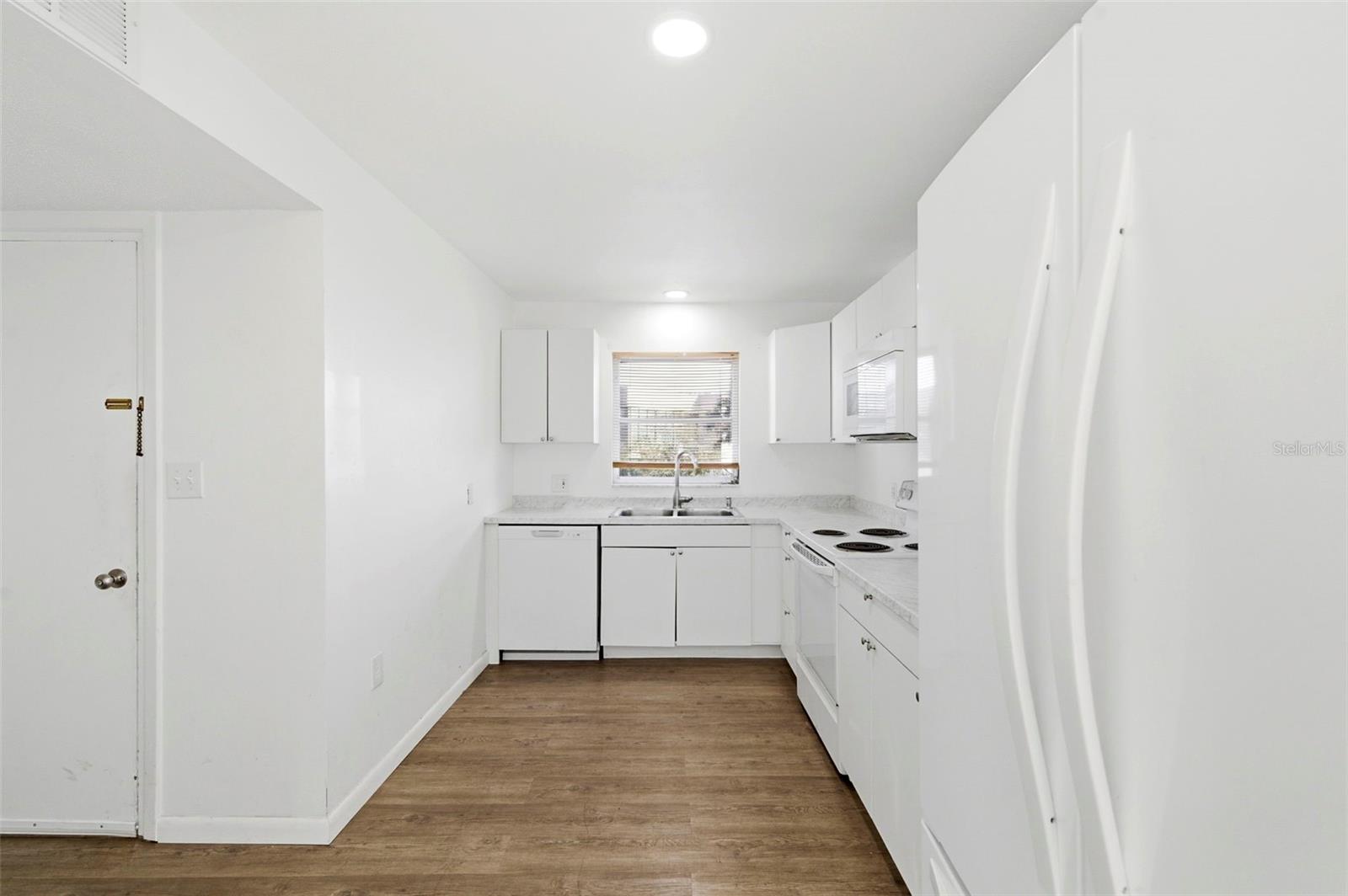 8950 PARK BLVD #201, SEMINOLE, FL, 33777