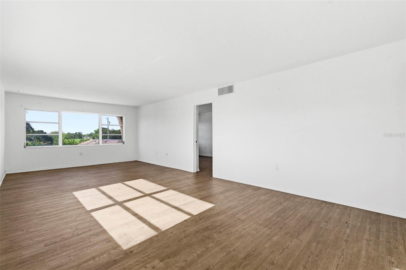 8950 PARK BLVD #201, SEMINOLE, FL, 33777