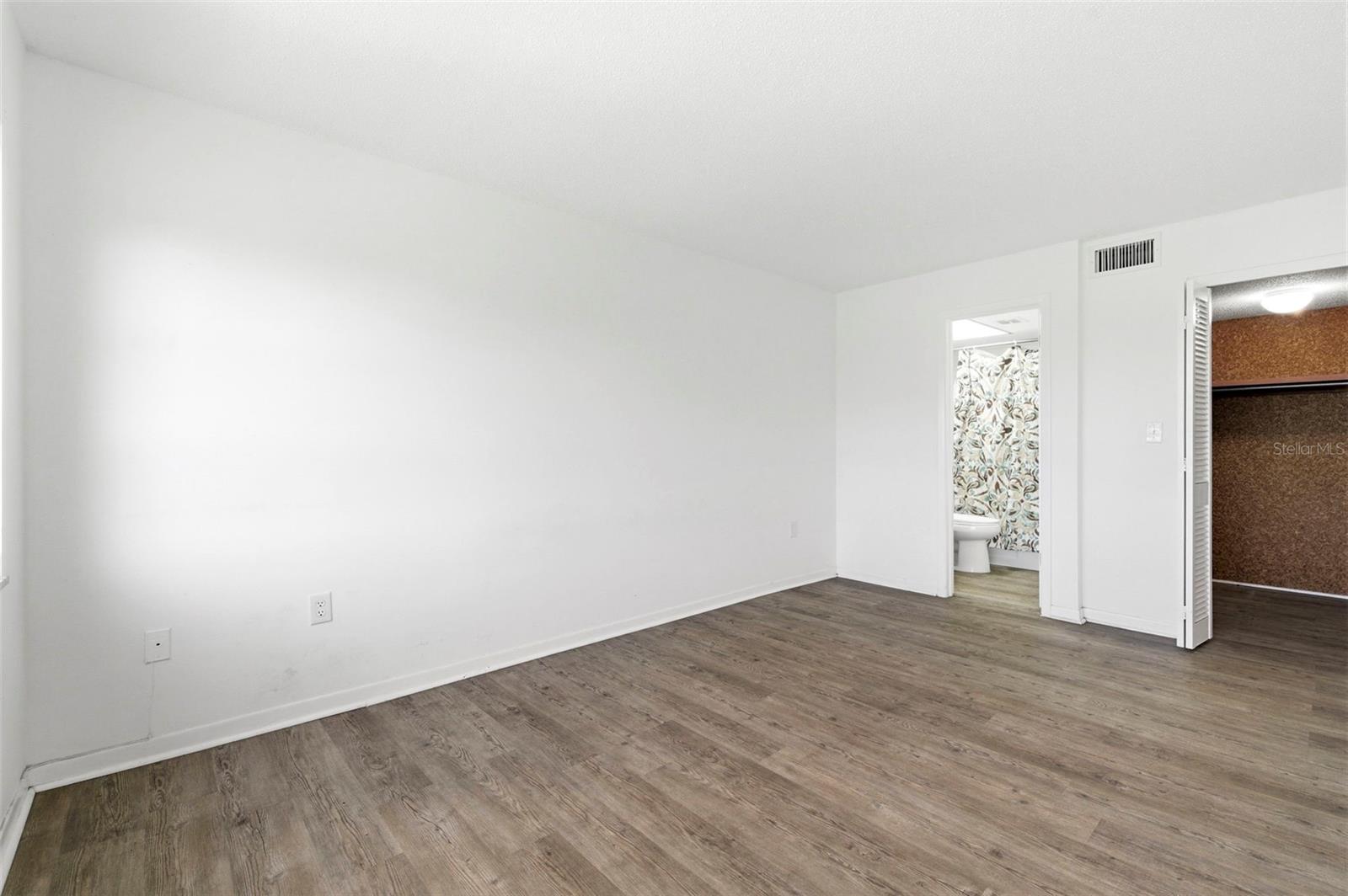 8950 PARK BLVD #201, SEMINOLE, FL, 33777