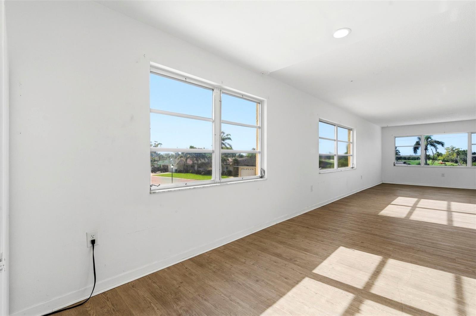 8950 PARK BLVD #201, SEMINOLE, FL, 33777