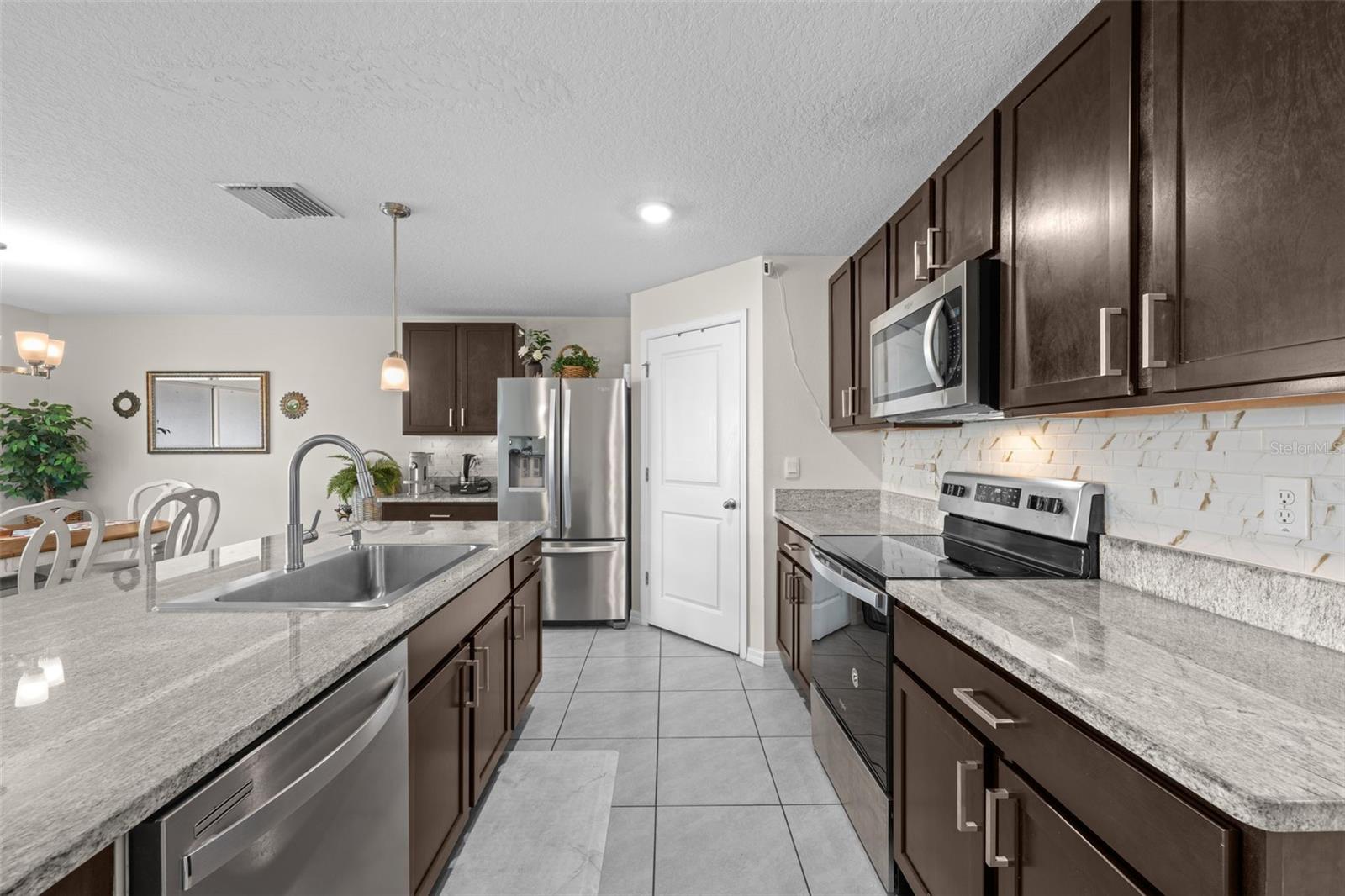 16742 SUNBURST LAKE ST, WIMAUMA, FL, 33598