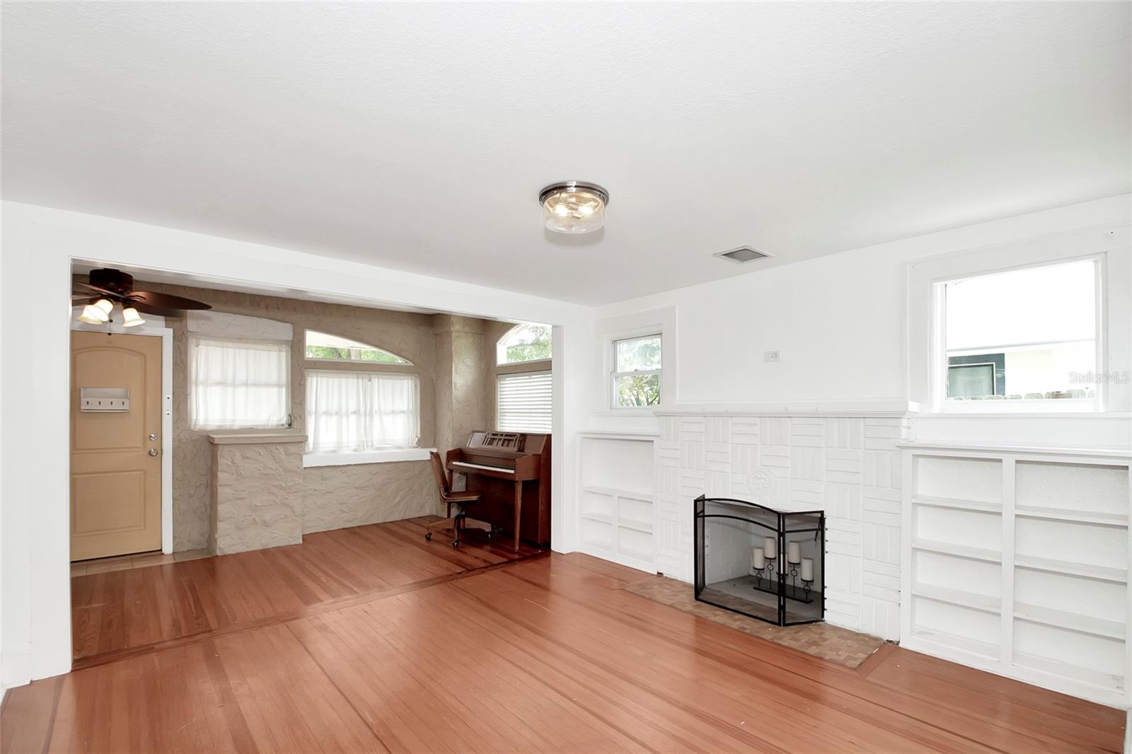 1190 8TH ST N, ST PETERSBURG, FL, 33701