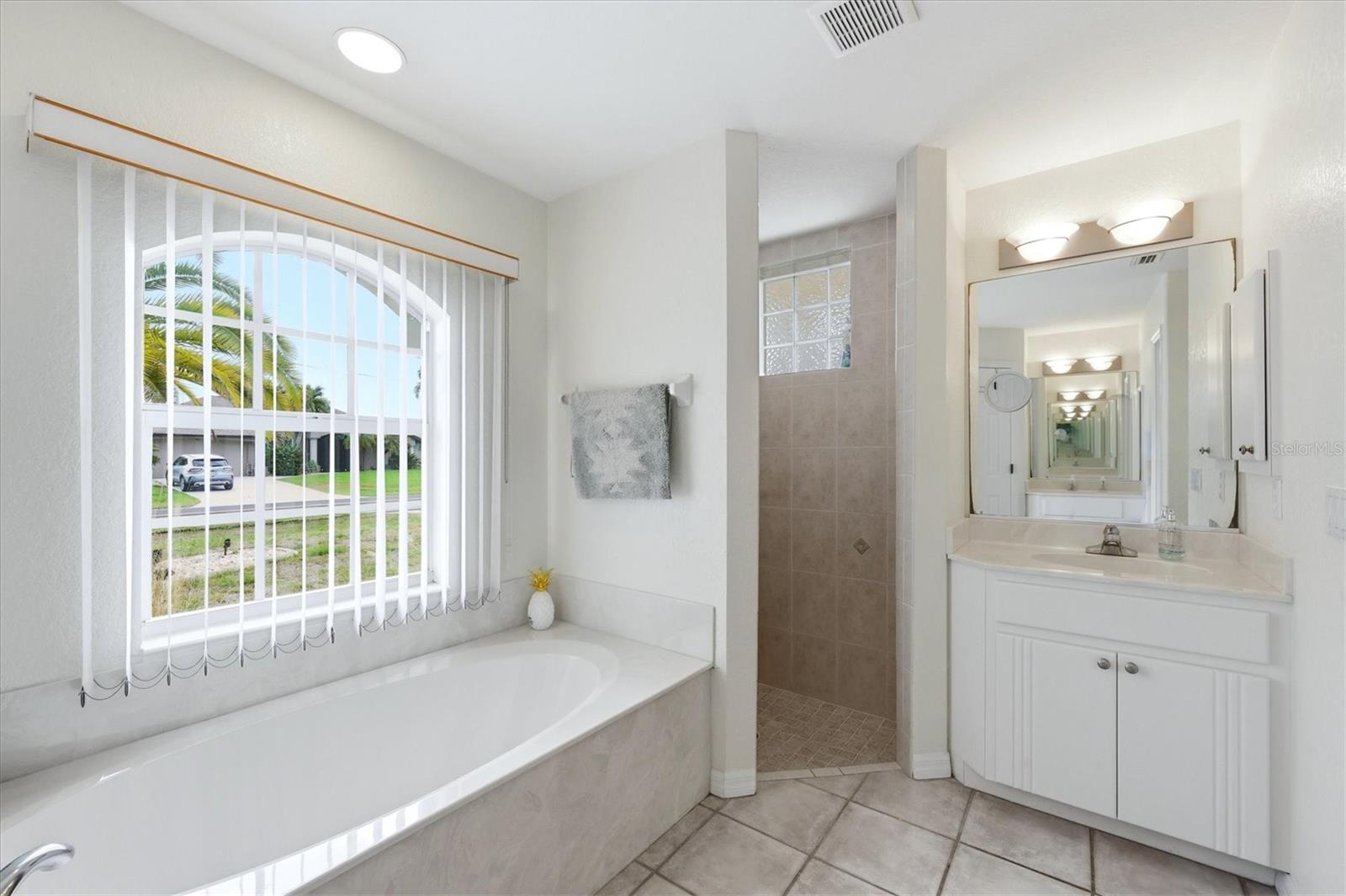 764 ROTONDA CIR, ROTONDA WEST, FL, 33947