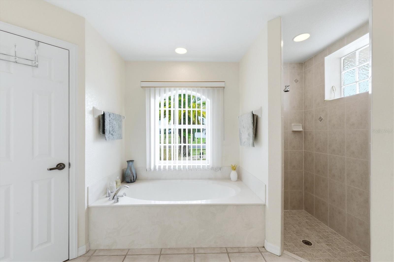 764 ROTONDA CIR, ROTONDA WEST, FL, 33947