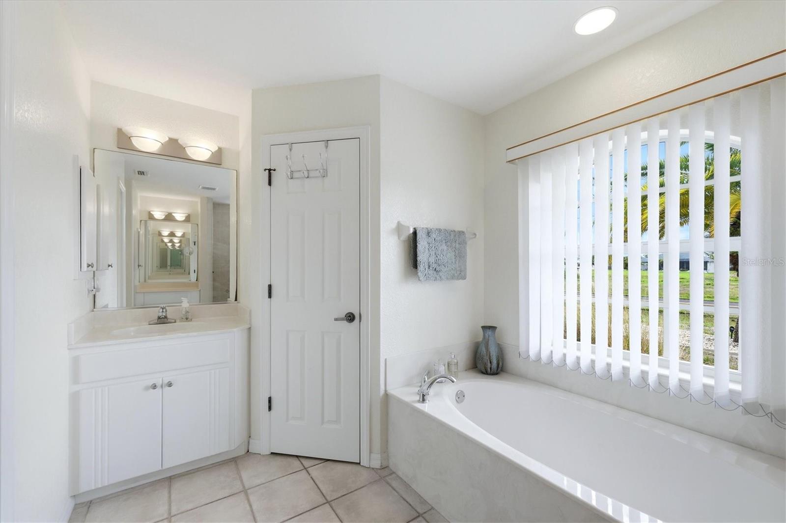 764 ROTONDA CIR, ROTONDA WEST, FL, 33947