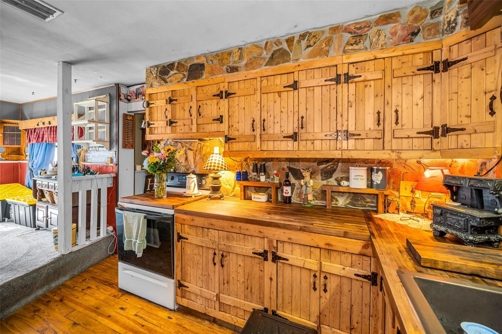 2876 30TH AVE N, ST PETERSBURG, FL, 33713